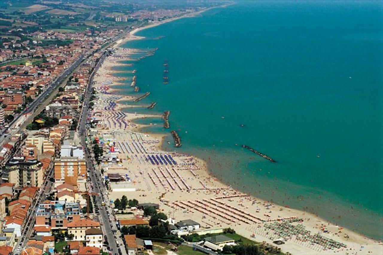 A Due Passi Dal Mare Apartment Civitanova Marche Luaran gambar